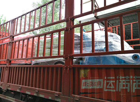 GYP-90液壓混凝土濕噴機(jī)、空壓機(jī)發(fā)貨現(xiàn)場(chǎng)